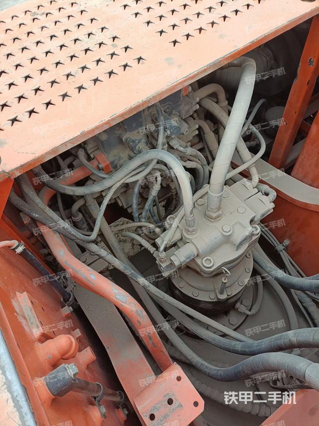 回轉(zhuǎn)馬達（上車部件）