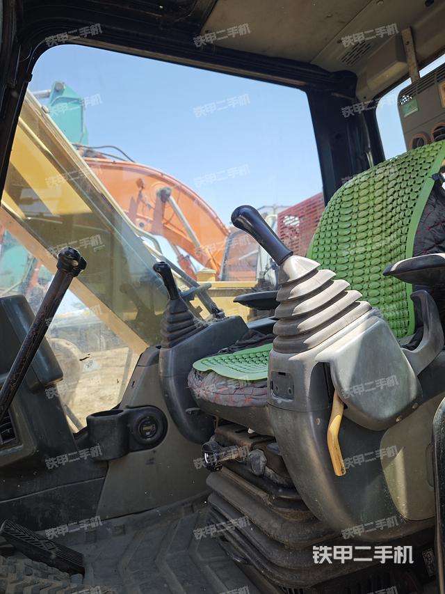 驾驶室整体（整机外观）