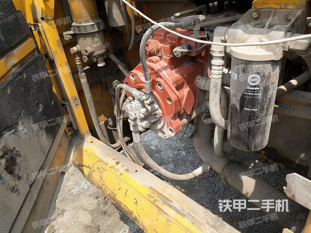 液压泵舱室正面整体（整机外观）