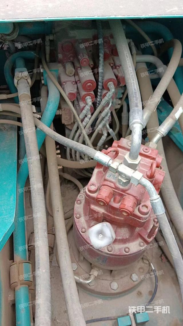 回转马达和主控阀（整机外观）