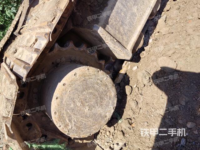 右驅(qū)動輪（行走機構(gòu)）