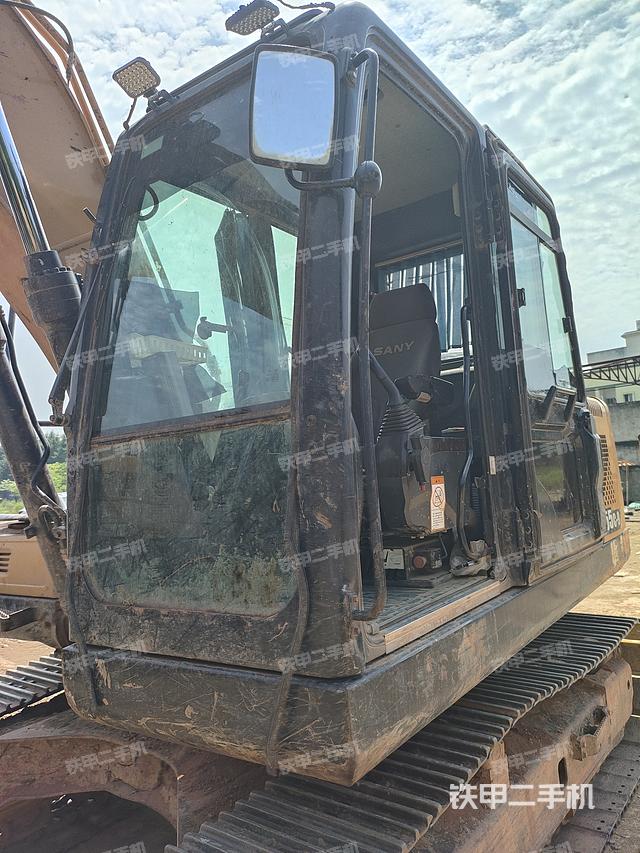 驾驶室整体（整机外观）