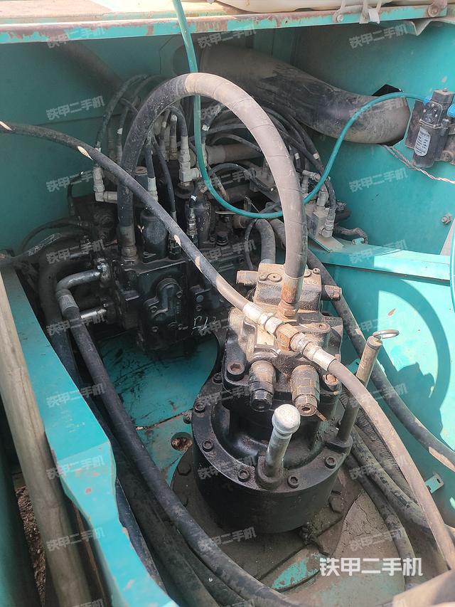 回转马达和主控阀（整机外观）