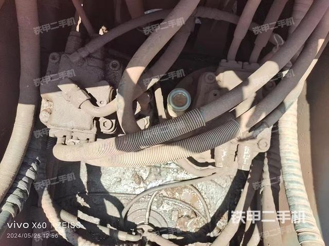 回转马达和主控阀（整机外观）