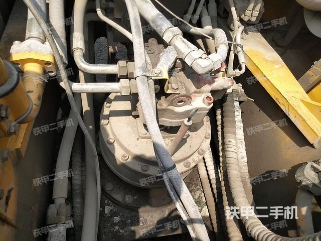 回转马达和主控阀（整机外观）