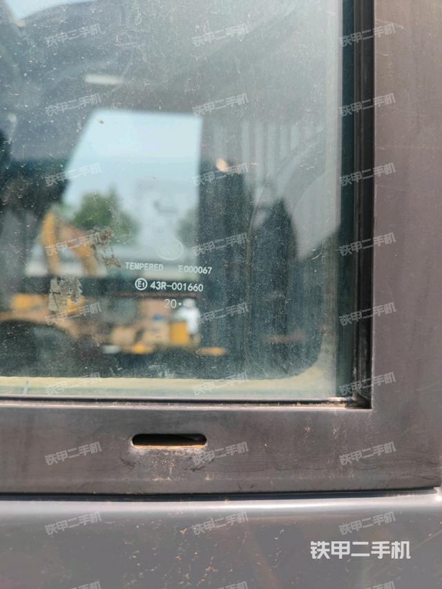 后窗玻璃角標(駕駛室部分) 后窗玻璃角標(駕駛室部分)