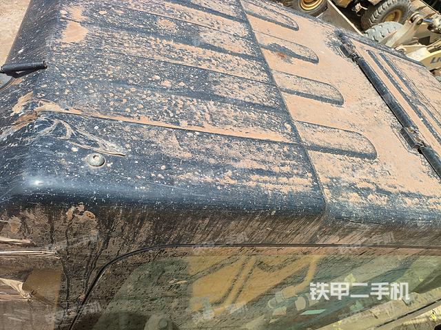 驾驶室顶部（整机外观）