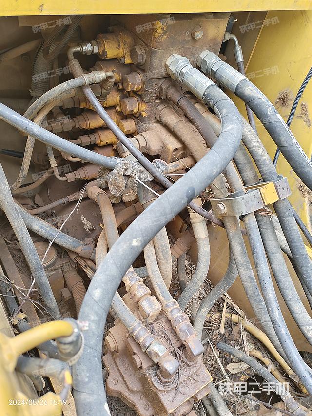 回转马达和主控阀（整机外观）