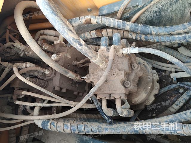 回转马达和主控阀（整机外观）