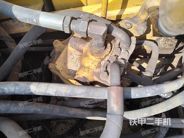 回转马达和主控阀（整机外观）