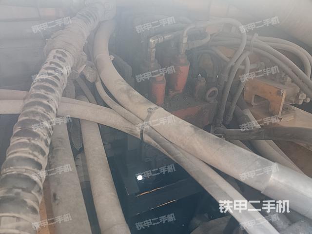 回转马达和主控阀（整机外观）