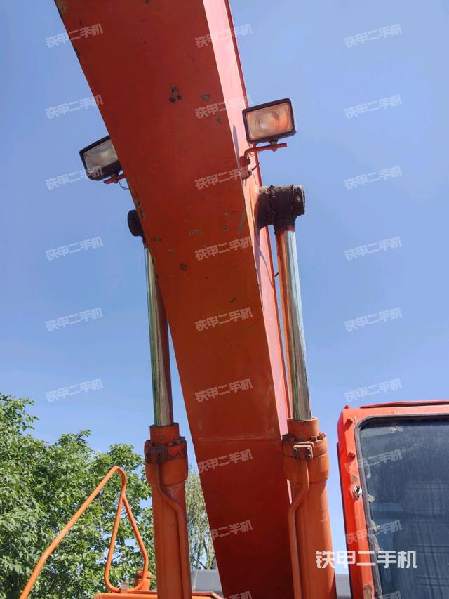 大臂油缸整體?豎拍（工作和回轉(zhuǎn)裝置）