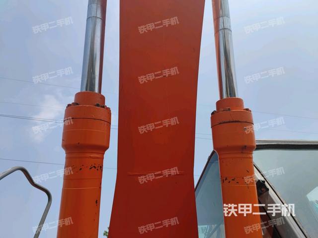 大臂油缸整體?豎拍(工作和回轉(zhuǎn)裝置) 大臂油缸整體?豎拍(工作和回轉(zhuǎn)裝置)