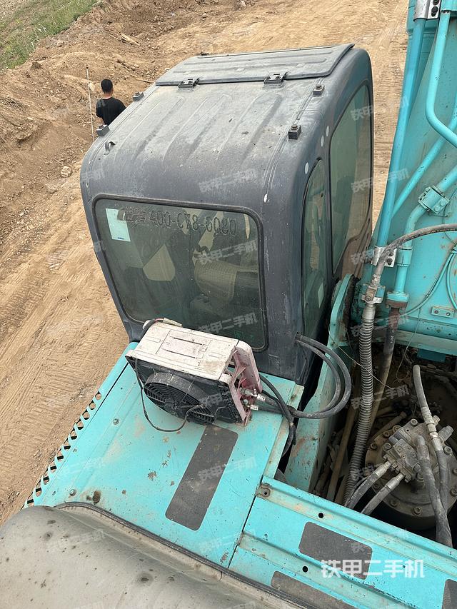 驾驶室顶部（整机外观）