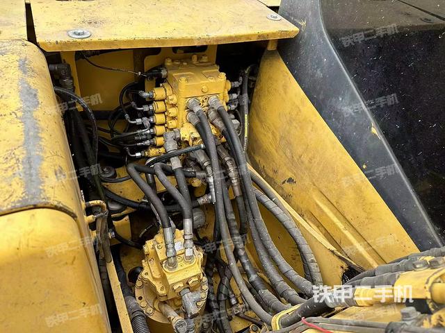 回轉(zhuǎn)馬達(dá)（上車部件）