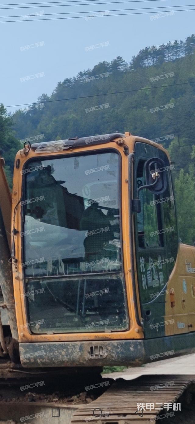 驾驶室顶部（整机外观）