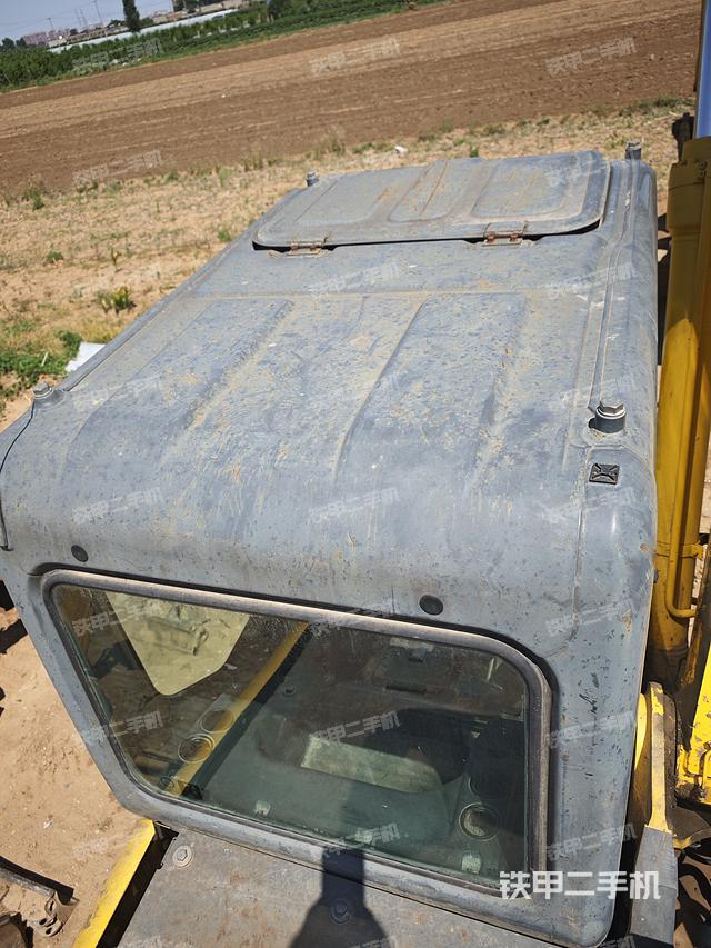 驾驶室顶部（整机外观）