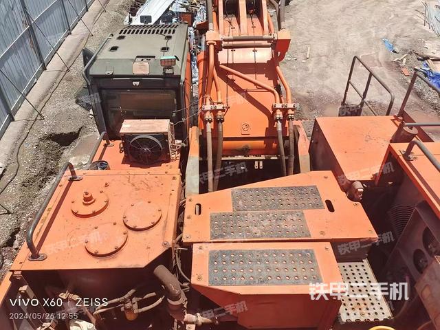 驾驶室顶部（整机外观）