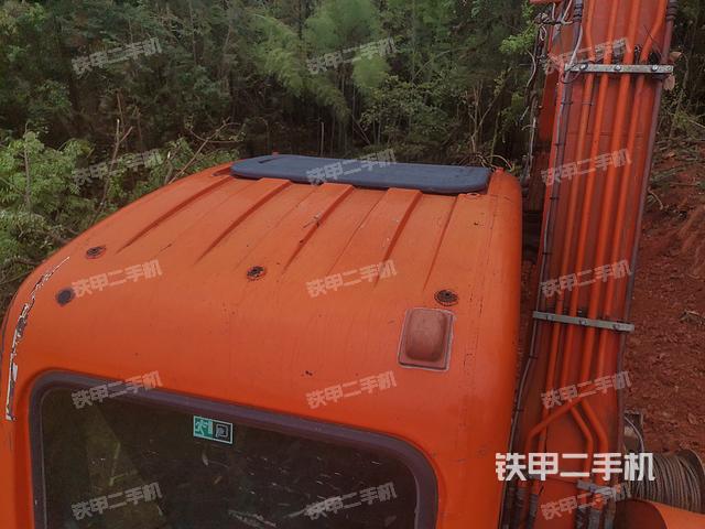 驾驶室顶部（整机外观）