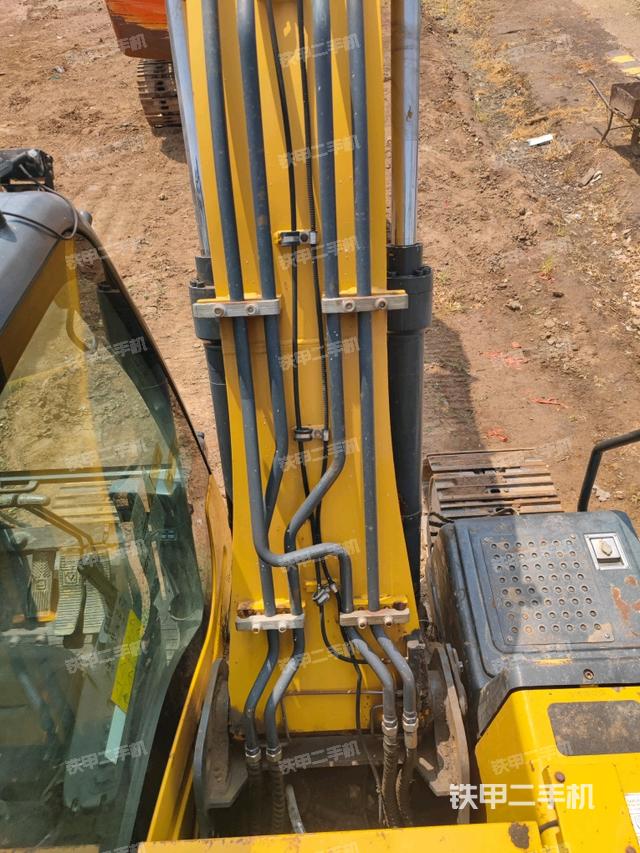 大臂背部俯视(工作和回转装置) 大臂背部俯视(工作和回转装置)