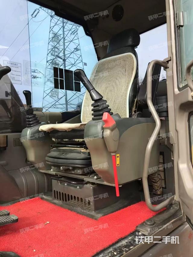 座椅右側(cè)控制臺(tái)/鑰匙門/油門/含右手柄(駕駛室部分) 座椅右側(cè)控制臺(tái)/鑰匙門/油門/含右手柄(駕駛室部分)