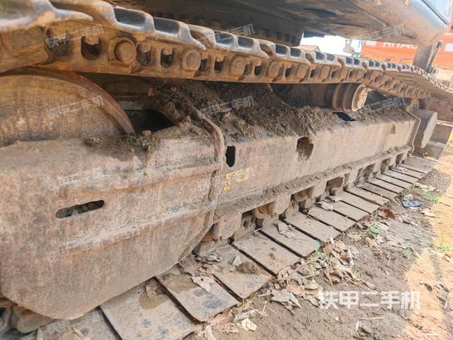 右侧履带整体(行走机构) 右侧履带整体(行走机构)