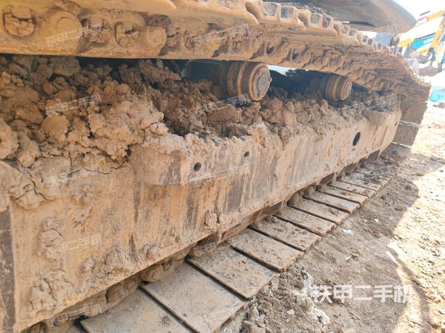 右側(cè)履帶整體(行走機(jī)構(gòu)) 右側(cè)履帶整體(行走機(jī)構(gòu))