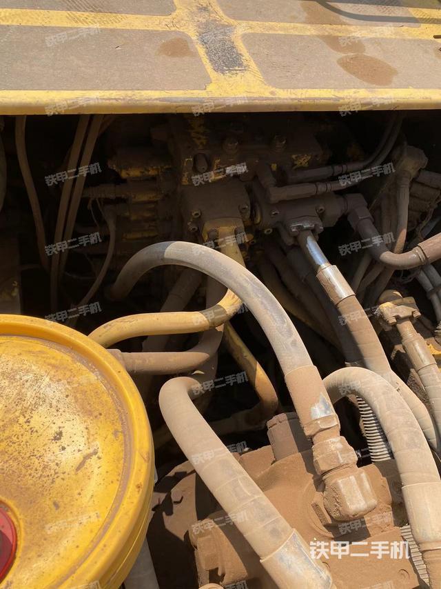 回转马达和主控阀（整机外观）