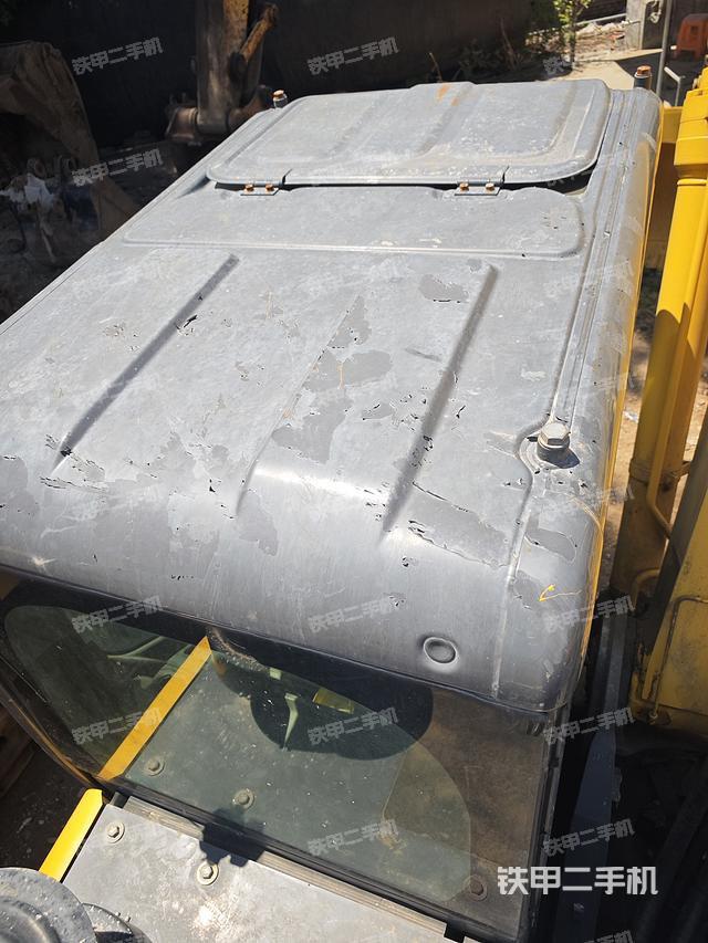 驾驶室顶部（整机外观）