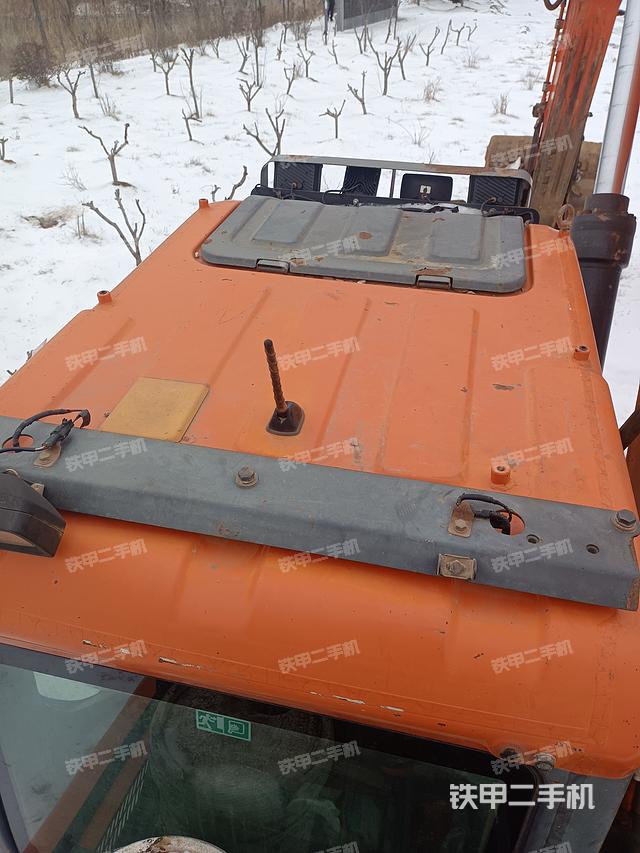 驾驶室顶部（整机外观）