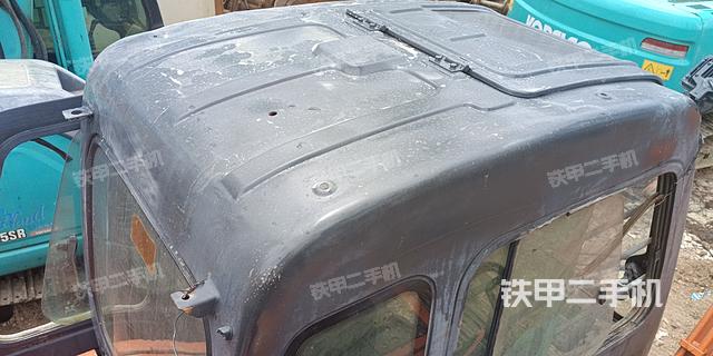 驾驶室顶部（整机外观）