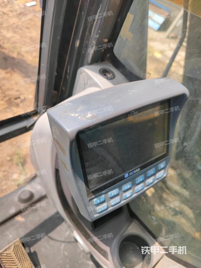 显示屏 (驾驶室部分) 显示屏 (驾驶室部分)