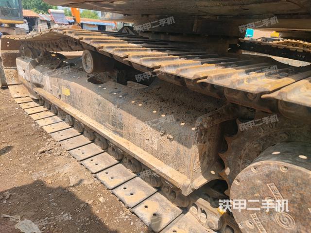 右側(cè)履帶整體?(行走機構(gòu)) 右側(cè)履帶整體?(行走機構(gòu))