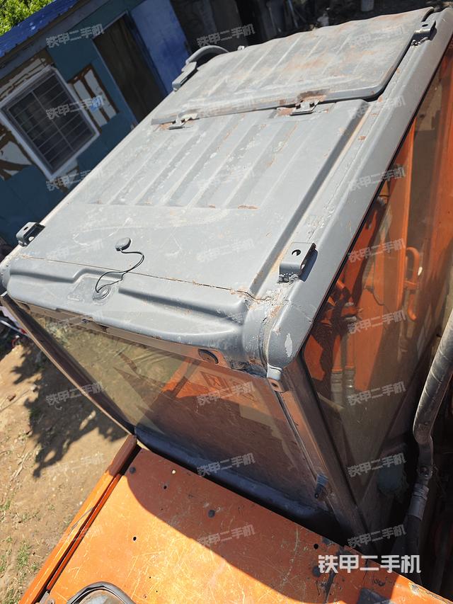 驾驶室顶部（整机外观）