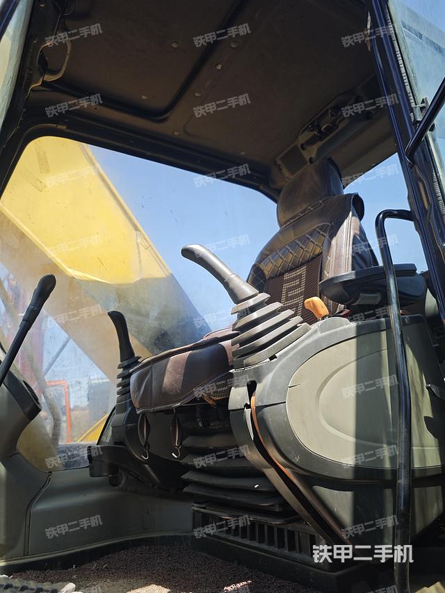 驾驶室整体（整机外观）