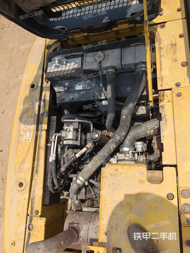 驾驶室顶部（整机外观）