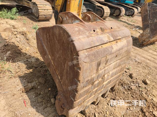 铲斗45度(工作和回转装置) 铲斗45度(工作和回转装置)