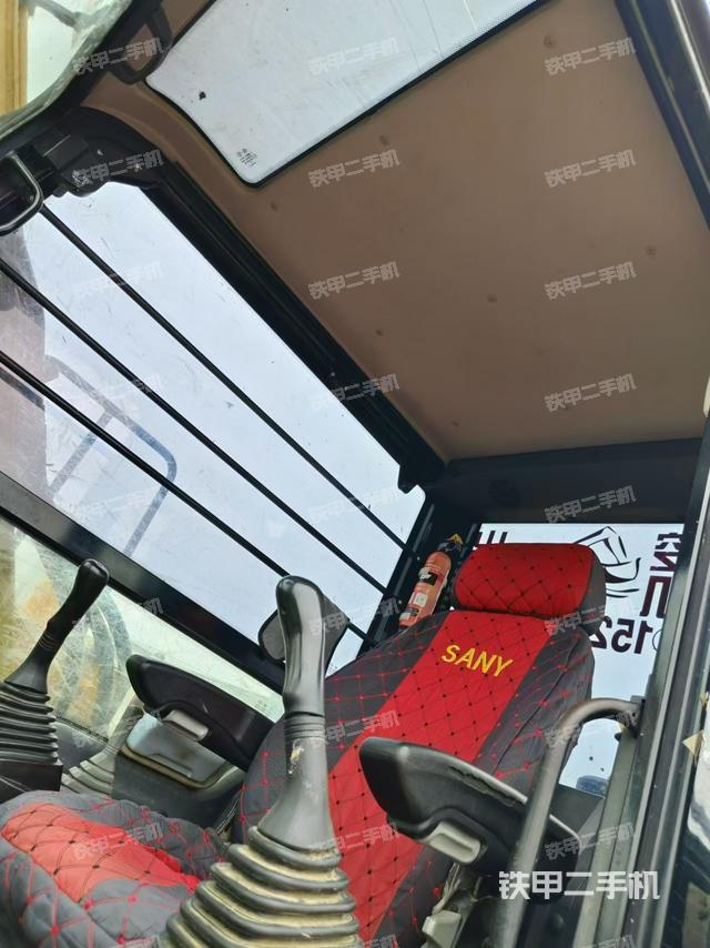 驾驶室整体（整机外观）