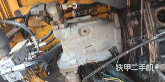 液压泵舱室正面整体（整机外观）