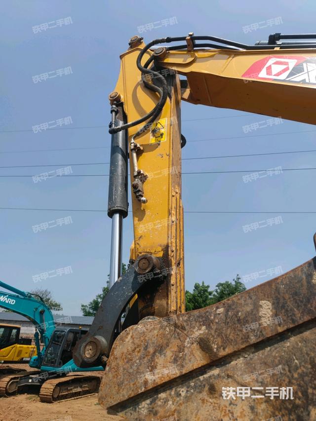 小臂整体左后(工作和回转装置) 小臂整体左后(工作和回转装置)