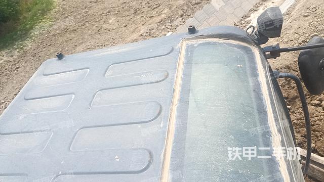 驾驶室顶部（整机外观）