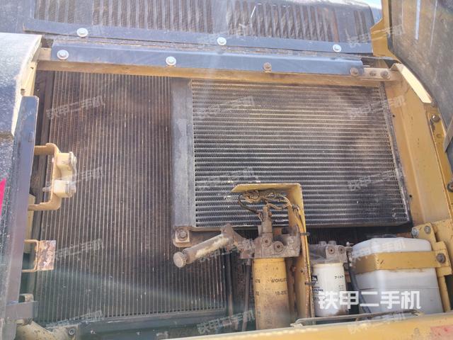 散熱器正面(大件艙室) 散熱器正面(大件艙室)