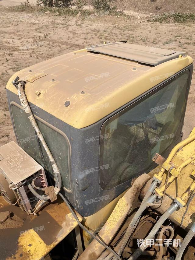 驾驶室顶部（整机外观）