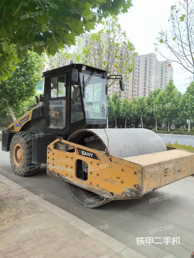 整机右侧（设备外观及核心部件）