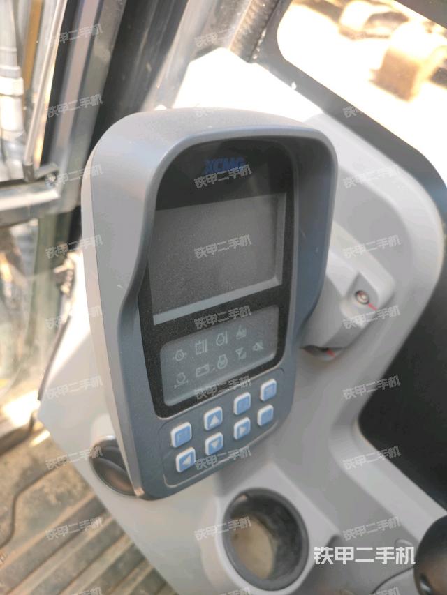 显示屏 (驾驶室部分) 显示屏 (驾驶室部分)