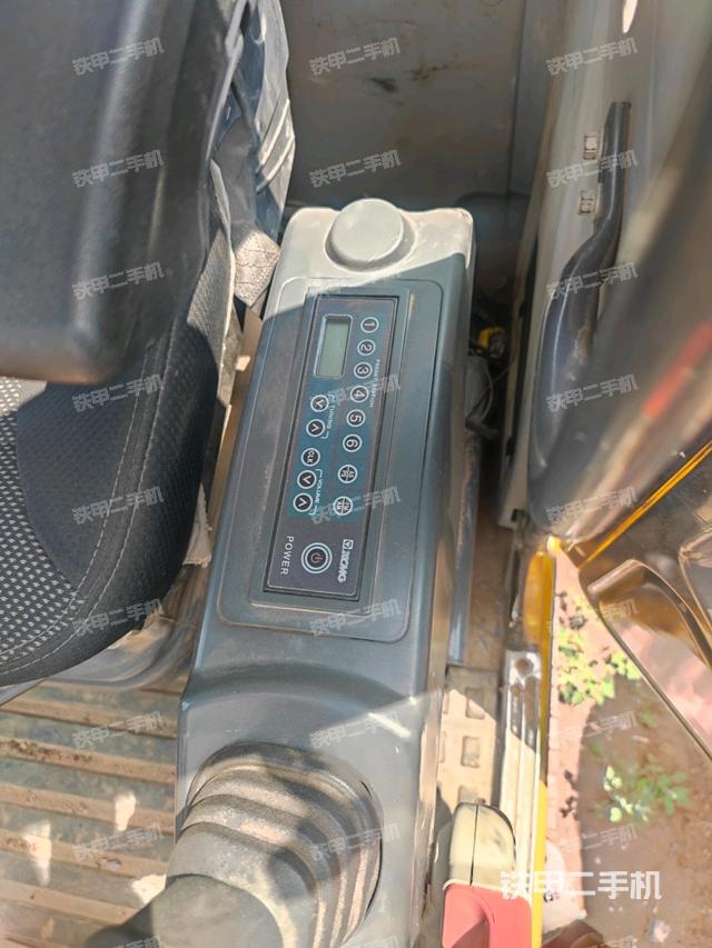 座椅右側控制臺/鑰匙門/油門/含右手柄(駕駛室部分) 座椅右側控制臺/鑰匙門/油門/含右手柄(駕駛室部分)