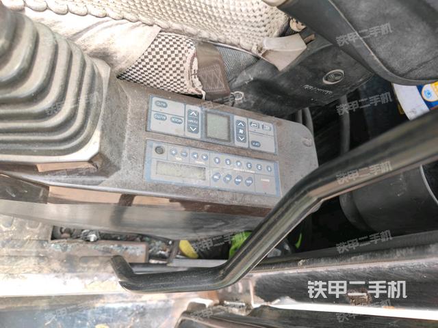座椅右側(cè)控制臺/鑰匙門/油門/含右手柄(駕駛室部分) 座椅右側(cè)控制臺/鑰匙門/油門/含右手柄(駕駛室部分)