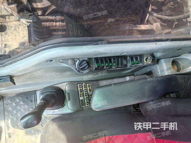 座椅右側(cè)控制臺/鑰匙門/油門/含右手柄（駕駛室部分）