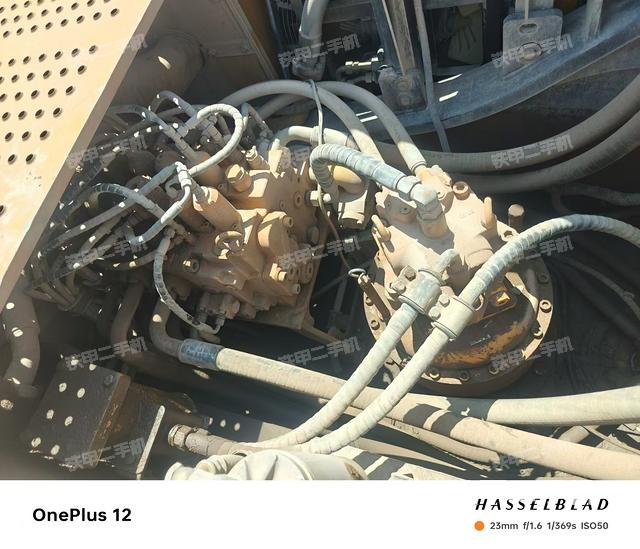 回转马达和主控阀（整机外观）