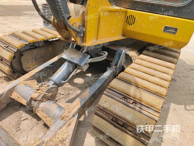 轉(zhuǎn)盤和下車架正前(工作和回轉(zhuǎn)裝置) 轉(zhuǎn)盤和下車架正前(工作和回轉(zhuǎn)裝置)